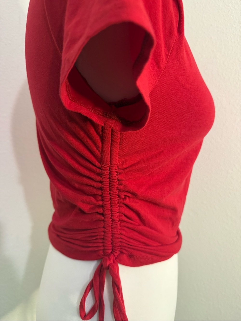 Hollister Red Side Cinch Ruched Baby Tee Size M - Picture 4 of 6
